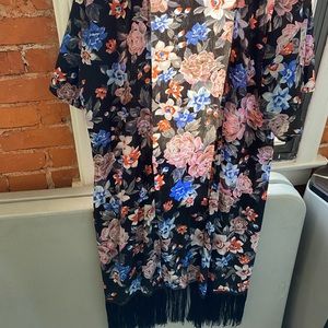 Knee length open floral print tassel trim shawl